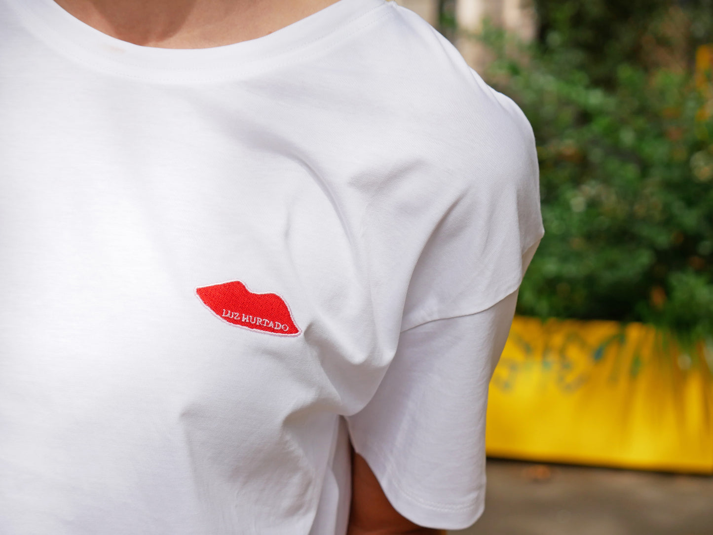 Polera algodón bordado beso